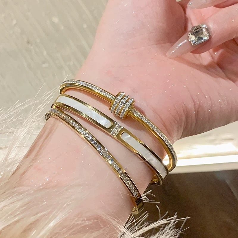 🔥5-Piece Premium Alloy Bracelet Set | Fashionable Timeless Design