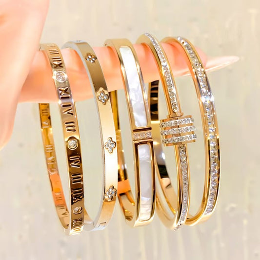 🔥5-Piece Premium Alloy Bracelet Set | Fashionable Timeless Design