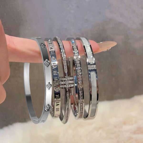 🔥5-Piece Premium Alloy Bracelet Set | Fashionable Timeless Design
