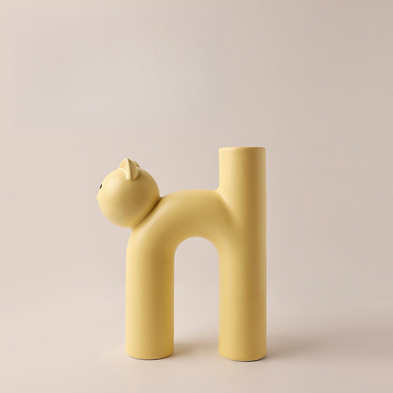 Tube-shaped cat flower vase - matte light yellow