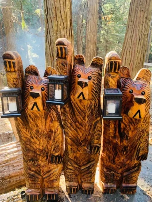 🎄Cedar carved Bear with solar lantern🌲